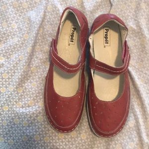 NWOT PROPET SHOES